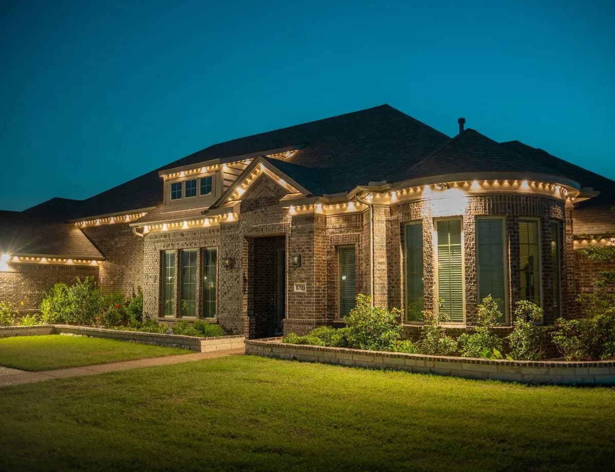 Permanent outdoor lighting installed on a Twin Cities home — project 10