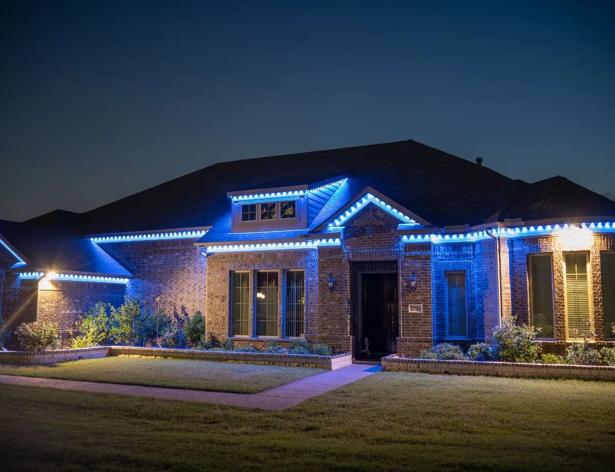 Permanent outdoor lighting installed on a Twin Cities home — project 12