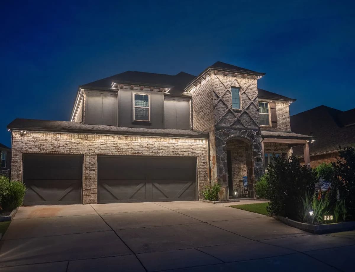 Permanent outdoor lighting installed on a Twin Cities home — project 11